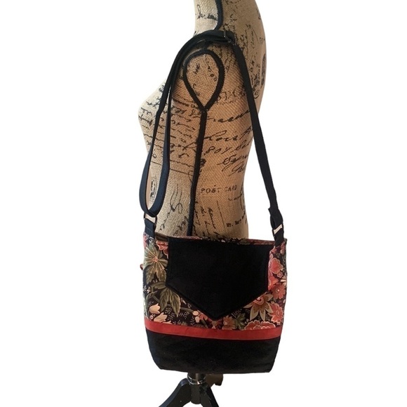 Handmade Quilted Floral Set Custom Shoulder Bag Matching Sunglass Phone Wristlet - Picture 5 of 12